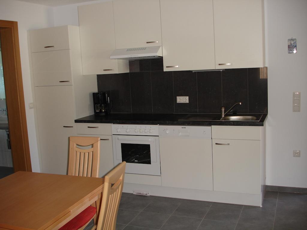 Haus Telisia Apartman Klosterle am Arlberg Szoba fotó